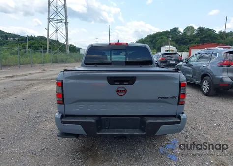 2024 Nissan Frontier Pro-4X 4X4 z USA, uszkodzony, nr VIN 1N6ED1EK0RN654553